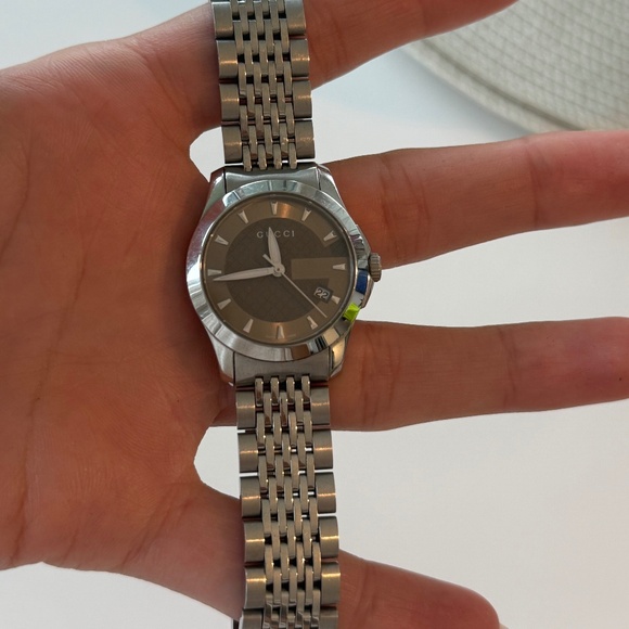 Gucci watch - mint condition - stainless steel - Authentic - Picture 2 of 2